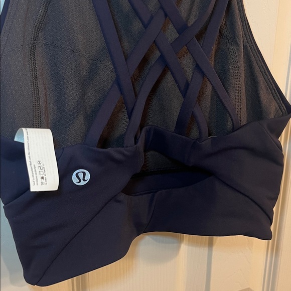 Lululemon Women’s Energy Sports Bra Top - Picture 8 of 8